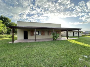 Venta Casa quinta con piscina, 1 habitación   dependencia Barrio Del Carmen - Lobos
