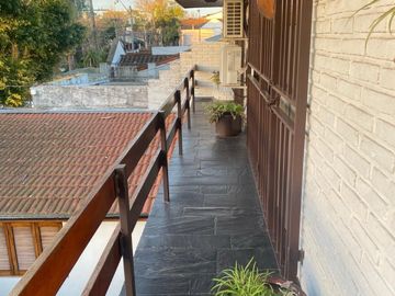 Venta casa PB, 2 dormitorios, terraza y parrilla