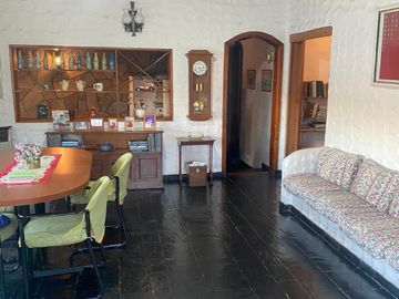 Venta casa PB, 2 dormitorios, terraza y parrilla