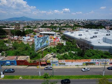 Terreno Comercial en Venta  El Batán Zapopan 2224 m2 con 85m de Frente