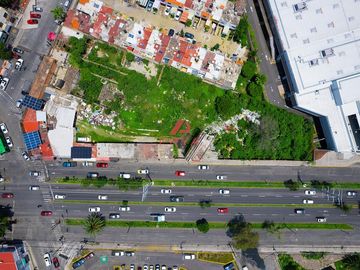Terreno Comercial en Venta  El Batán Zapopan 2224 m2 con 85m de Frente
