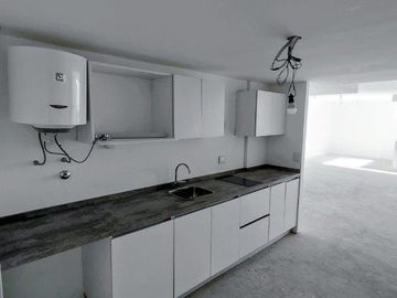 EDIFICIO KOR OFFICE - CONTRAFRENTE - PISO 13 - Opcional Venta Segunda Cocheras desde u$35.000