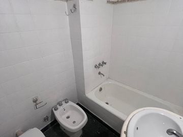 Monoambiente Con Cocina Independiente | Excelente Ubicación