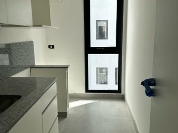 DEPARTAMETO DIVISIBLE CON BALCON Y AMENITIES.