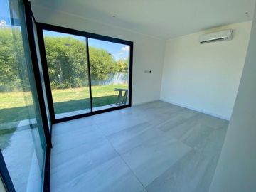 Casa de 4 ambientes a estrenar con pileta en Lagos de Canning