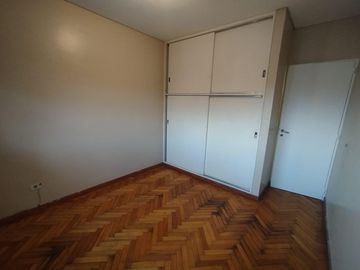3 AMBIENTES CFTE BALCON - COCHERA Y BAULERA - 63 m2