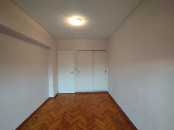 3 AMBIENTES CFTE BALCON - COCHERA Y BAULERA - 63 m2