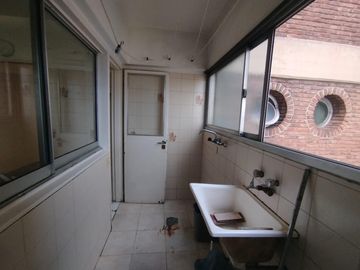 3 AMBIENTES CFTE BALCON - COCHERA Y BAULERA - 63 m2
