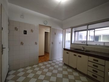 3 AMBIENTES CFTE BALCON - COCHERA Y BAULERA - 63 m2