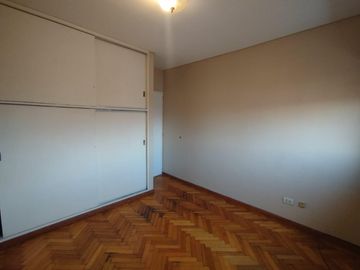 3 AMBIENTES CFTE BALCON - COCHERA Y BAULERA - 63 m2