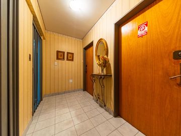 Departamento de 3 dormitorios en venta con cochera y dependencia