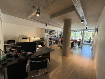 Venta: Hermosa oficina o vivienda de 72m2 sobre Av. Libertador! Piscina Gimnasio Parrilla