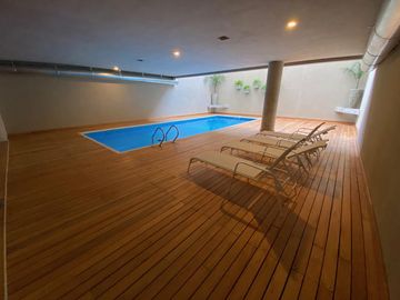 Venta: Hermosa oficina o vivienda de 72m2 sobre Av. Libertador! Piscina Gimnasio Parrilla