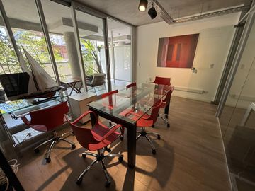Venta: Hermosa oficina o vivienda de 72m2 sobre Av. Libertador! Piscina Gimnasio Parrilla
