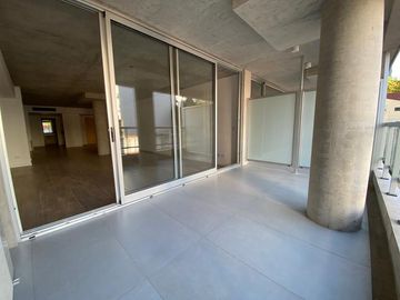 Venta: Hermosa oficina o vivienda de 72m2 sobre Av. Libertador! Piscina Gimnasio Parrilla