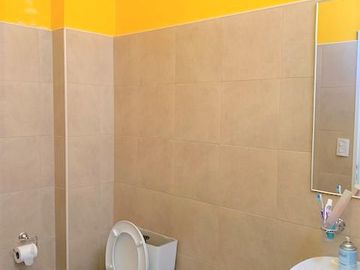 Exc Depósito / Salón para uso comercial /Textil , Gimnasio etc 280 mts aprox en 2 plantas Sin expens