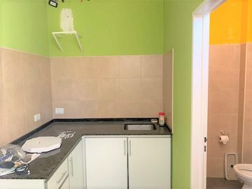Exc Depósito / Salón para uso comercial /Textil , Gimnasio etc 280 mts aprox en 2 plantas Sin expens