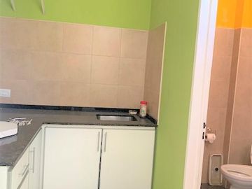 Exc Depósito / Salón para uso comercial /Textil , Gimnasio etc 280 mts aprox en 2 plantas Sin expens