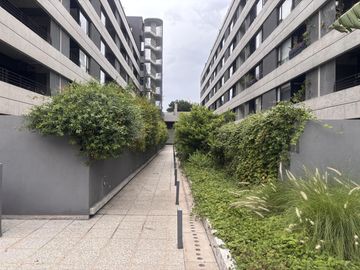 Dos ambientes con gran patio en Caballito
