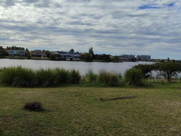 LOTE PREMIUM AL LAGO EN LA ISLA – NORDELTA