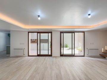 Casa única pasillo, 3 dormitorios, estrenar, patio, radiadores, dormitorio suite, Centro