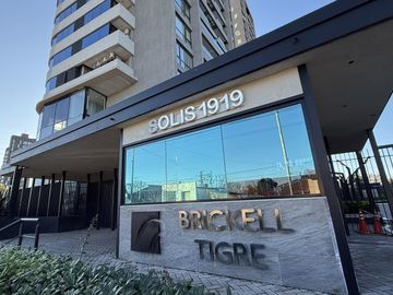 Departamento Amoblado 2 Amb piso 9A con cochera en  Brickell Tigre - Gba Norte
