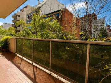 Venta Departamento 3 ambientes con dependencia y cochera en Flores