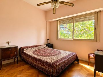 Venta Departamento 3 ambientes con dependencia y cochera en Flores