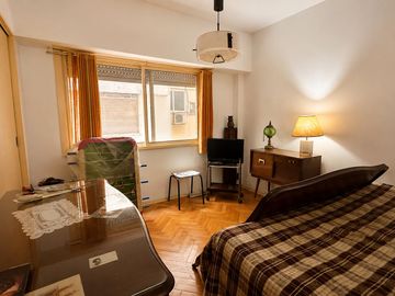 Venta Departamento 3 ambientes con dependencia y cochera en Flores