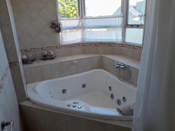 Lindísimo y amplio departamento muy bien ubicado