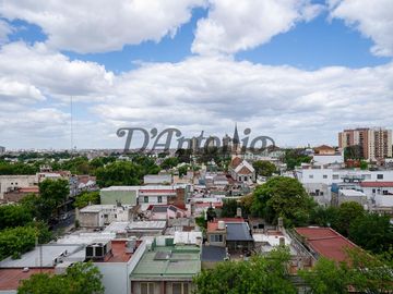 Semipiso Monoambiente Divisible Muy Luminoso sobre Av. Eva Perón