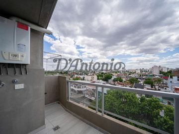 Semipiso Monoambiente Divisible Muy Luminoso sobre Av. Eva Perón