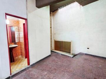 Oficina/Showroom /Local 1° piso en  Excelente Zona Comercial Warnes y Dorrego
