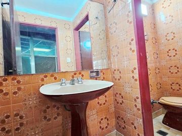 Oficina/Showroom /Local 1° piso en  Excelente Zona Comercial Warnes y Dorrego