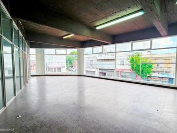 Oficina/Showroom /Local 1° piso en  Excelente Zona Comercial Warnes y Dorrego