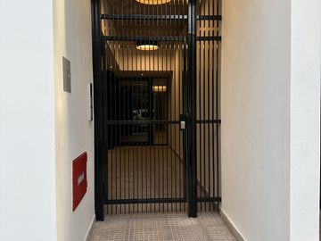 VENTA 2AMB CON BALCON Y AMENITIES EN FLORES.