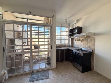 ALQUILER DE MONOAMBIENTE CON BALCON SEMINUEVO