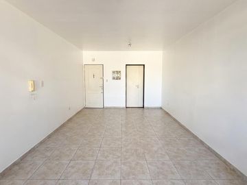 ALQUILER DE MONOAMBIENTE CON BALCON SEMINUEVO