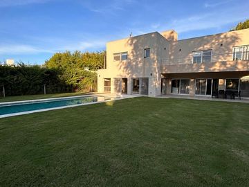 Casa en alquiler en barrio Santa Ana Moreno