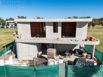 Venta Casa 4 Dorms en Suite en Los Cardos