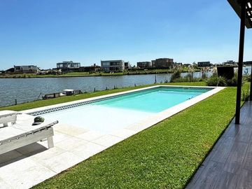 Alquiler Casa en San Sebastian Area 7 Cod 540
