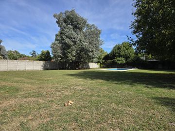 Terreno en venta con departamento de 2amb y pileta