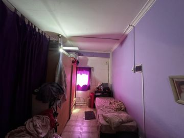 PH que incluye 2 deptos y un local sin subdividir. Se vende en block