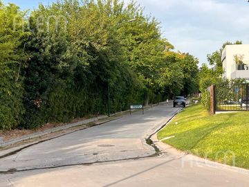 Terreno en venta en  Brisas de Adrogué