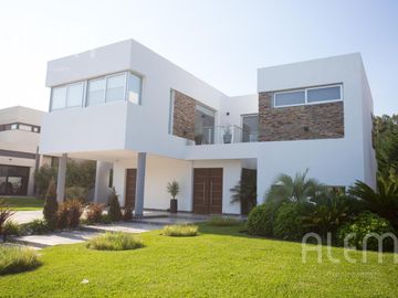 Casa en venta en Terralagos, Canning