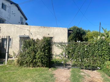 VENTA CASA 4AMB OPORTUNIDAD DE INVERSION!!