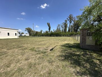 Terreno en  Barrio Cerrado Los Juncos, vista al lago.