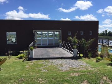 Terreno en  Barrio Cerrado Los Juncos, vista al lago.