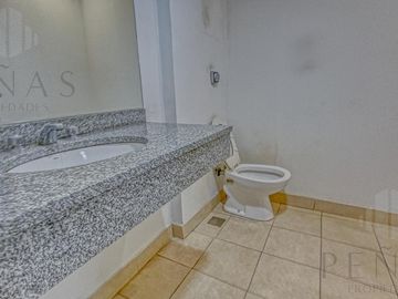 Oficina  impecable  de 120 m2 Edificio Corporativo AAA  en Monserrat - 1 cocheras