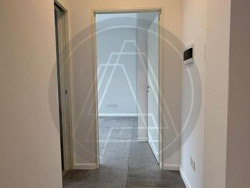 Departamento 2 ambientes con balcón y cochera cubierta fija en alquiler - Saavedra